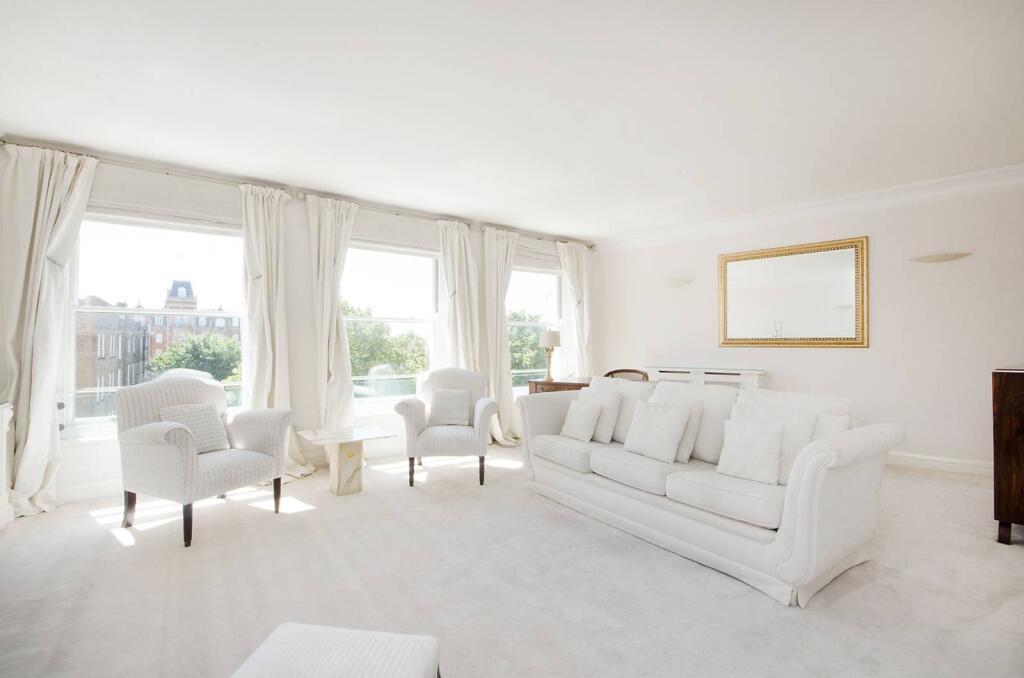 Flat Farnell Mews in Greater London