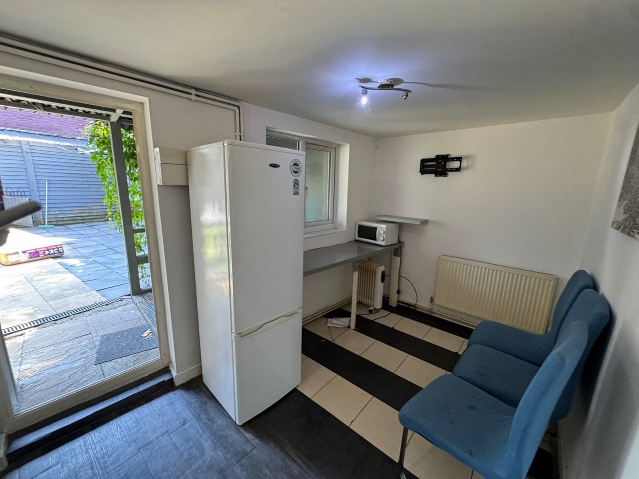 Room Mayesbrook Road in Greater London