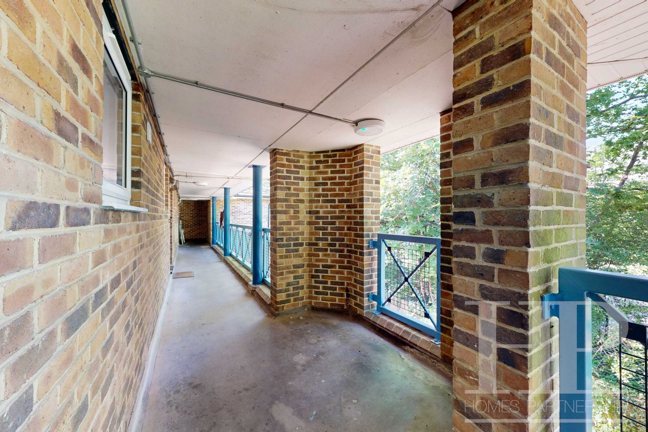 Flat Dalewood Gardens in Crawley