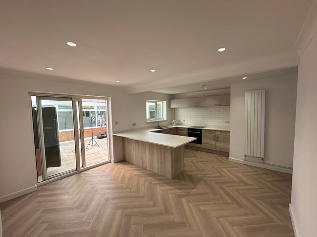 House Landor Drive in Loughor