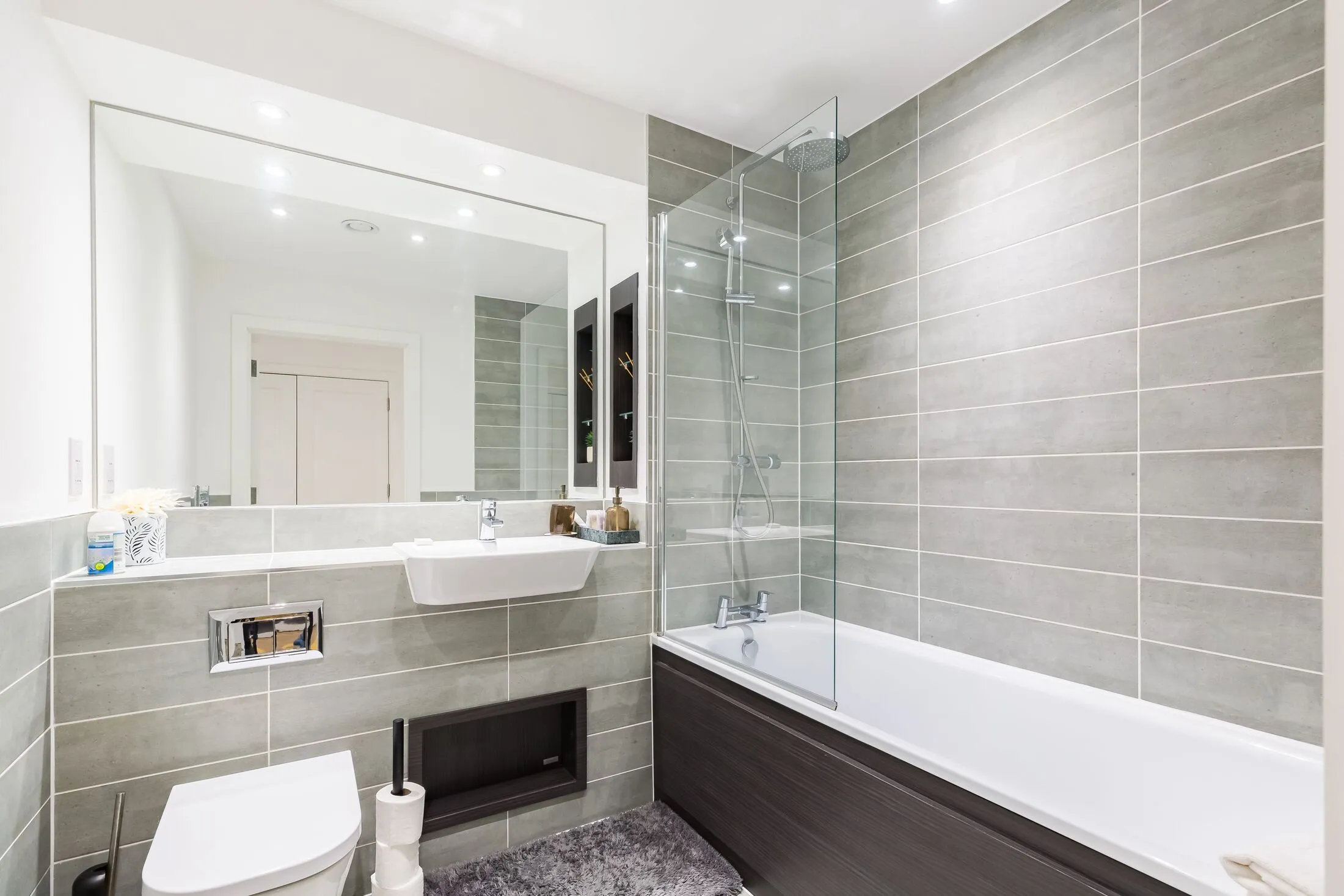 Flat Madeira Street in Greater London