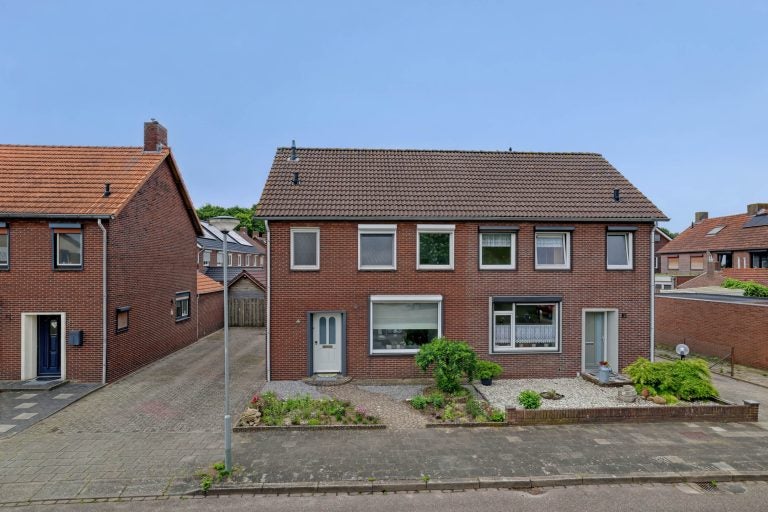 Huis Lindenlaan 4 in Reuver