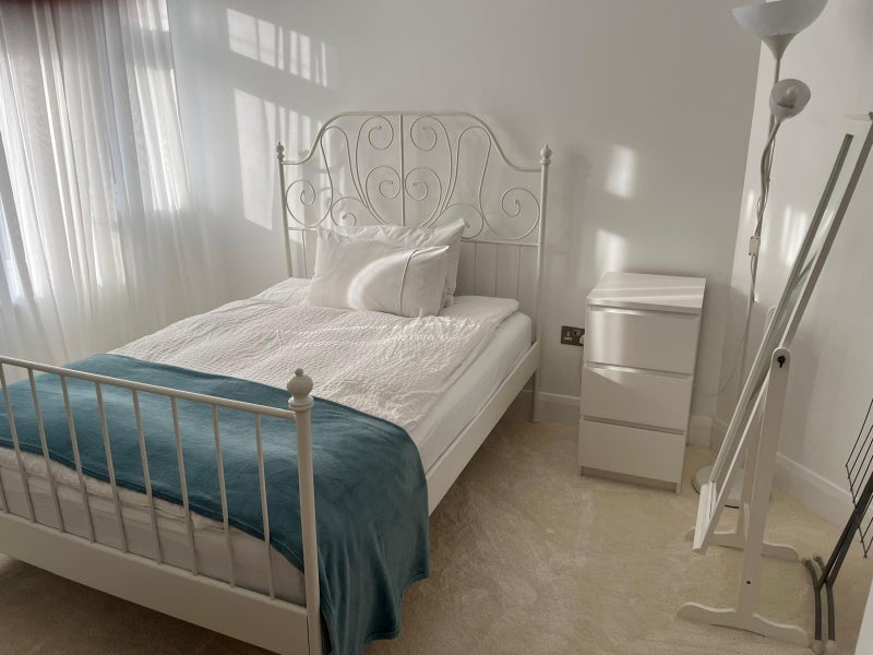 Room Ledway Drive in Greater London