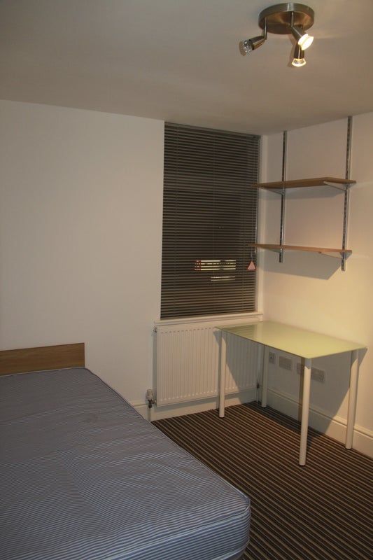 Room Raddlebarn Road in Birmingham
