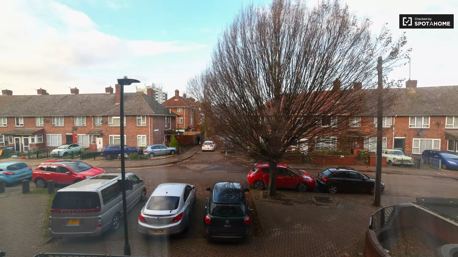 Flat Martindale Avenue in Greater London