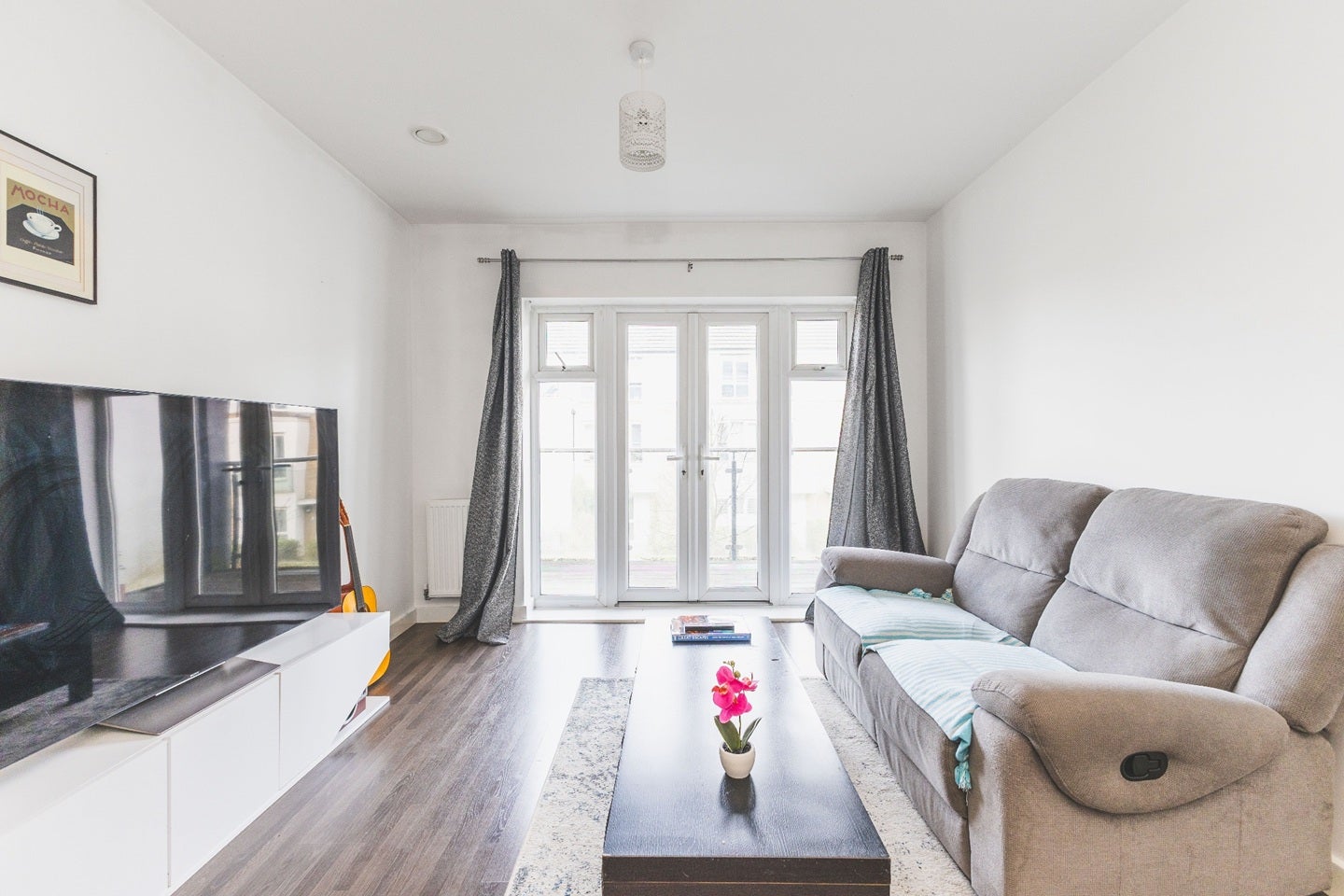 Flat Clovelly Court in Greater London