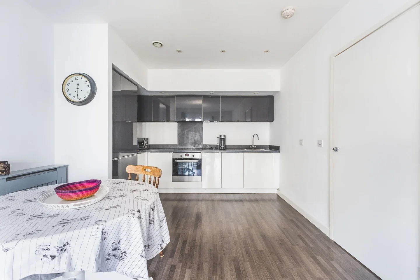 Flat Clovelly Court in Greater London
