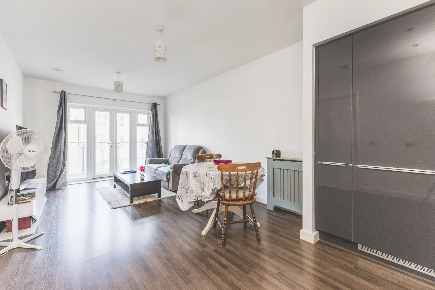 Flat Clovelly Court in Greater London