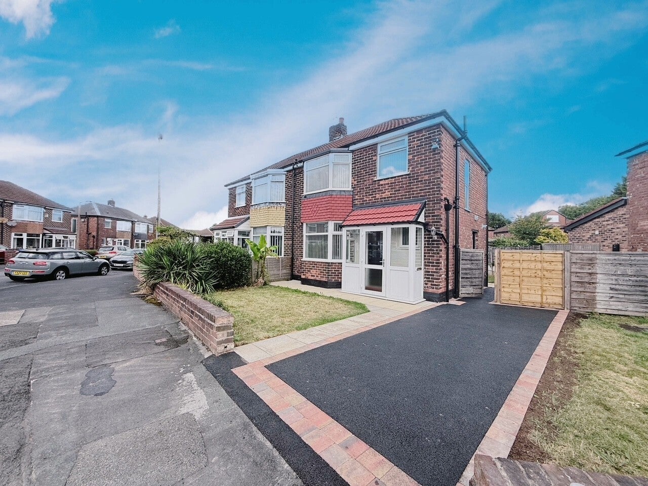 House Brookhead Drive in Cheadle