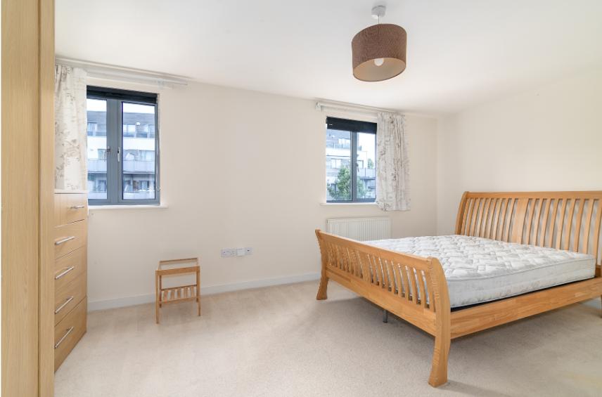 Flat Lapis Close in Greater London