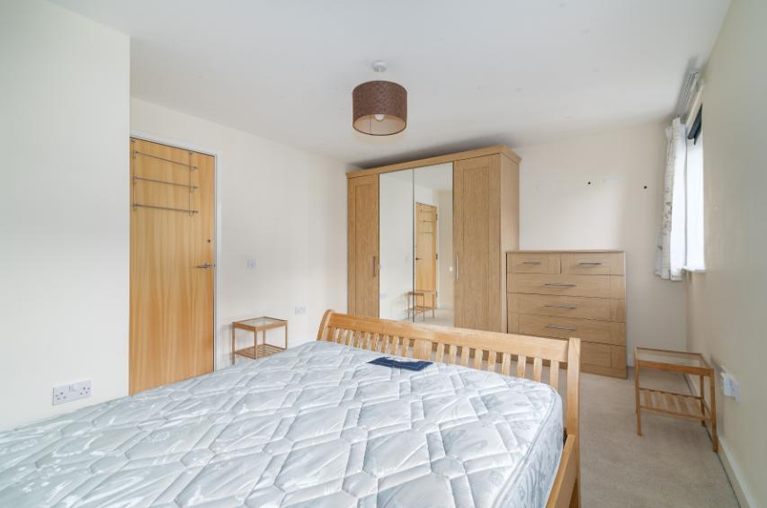 Flat Lapis Close in Greater London