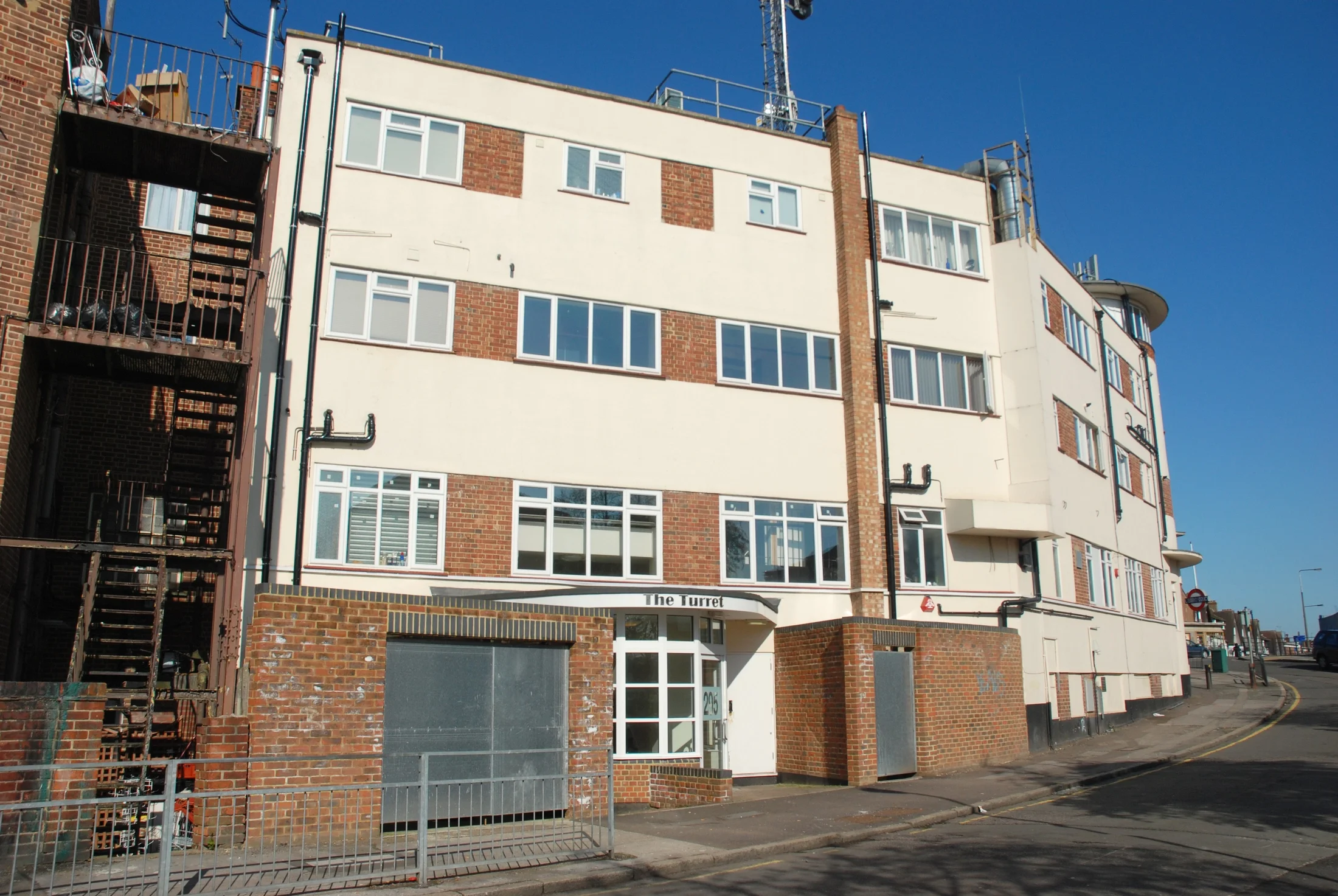 Flat Rayners Lane in Greater London