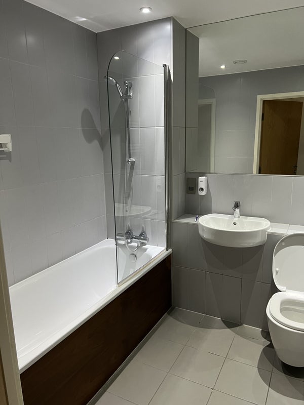 Flat Godfrey Place in Greater London