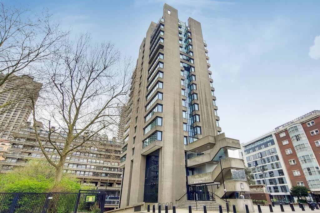 Flat Fann Street in London
