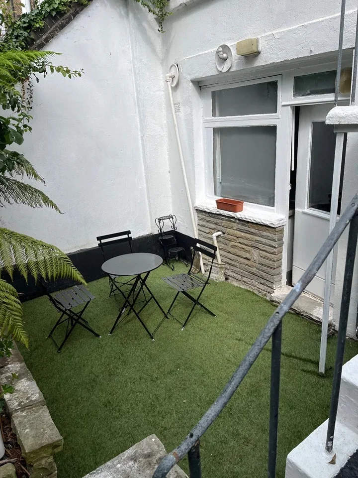 Room Offord Road in Greater London