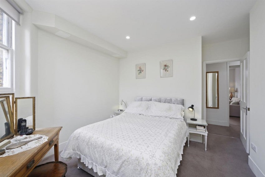 Flat Draycott Avenue in Greater London