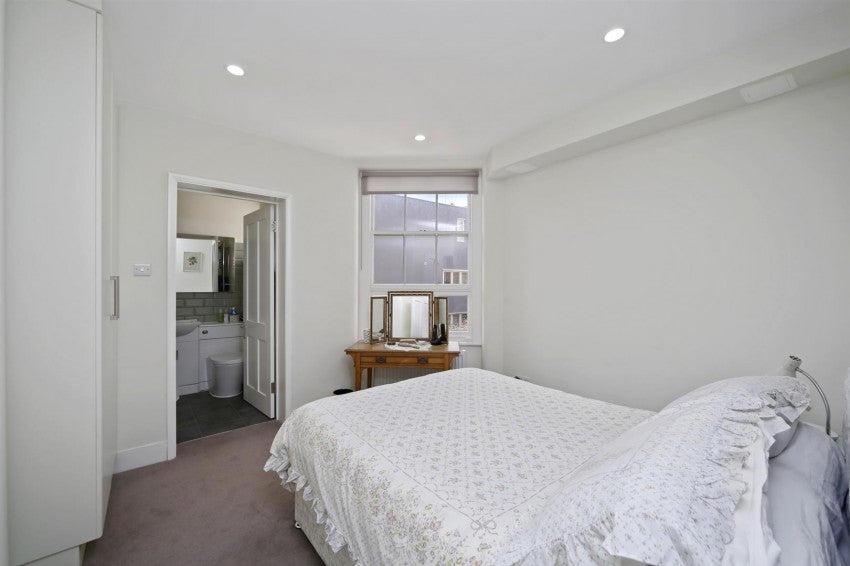 Flat Draycott Avenue in Greater London
