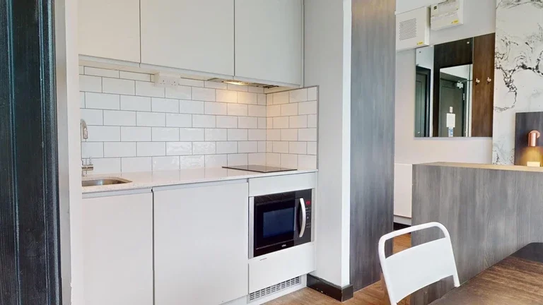 Flat Crossharbour Plaza in Greater London