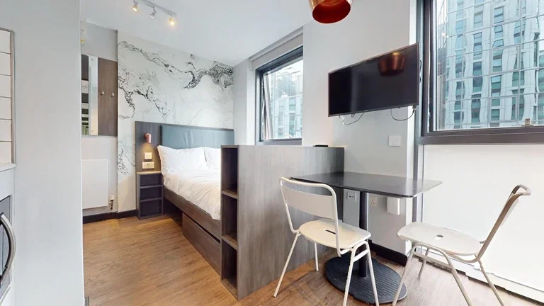 Flat Crossharbour Plaza in Greater London