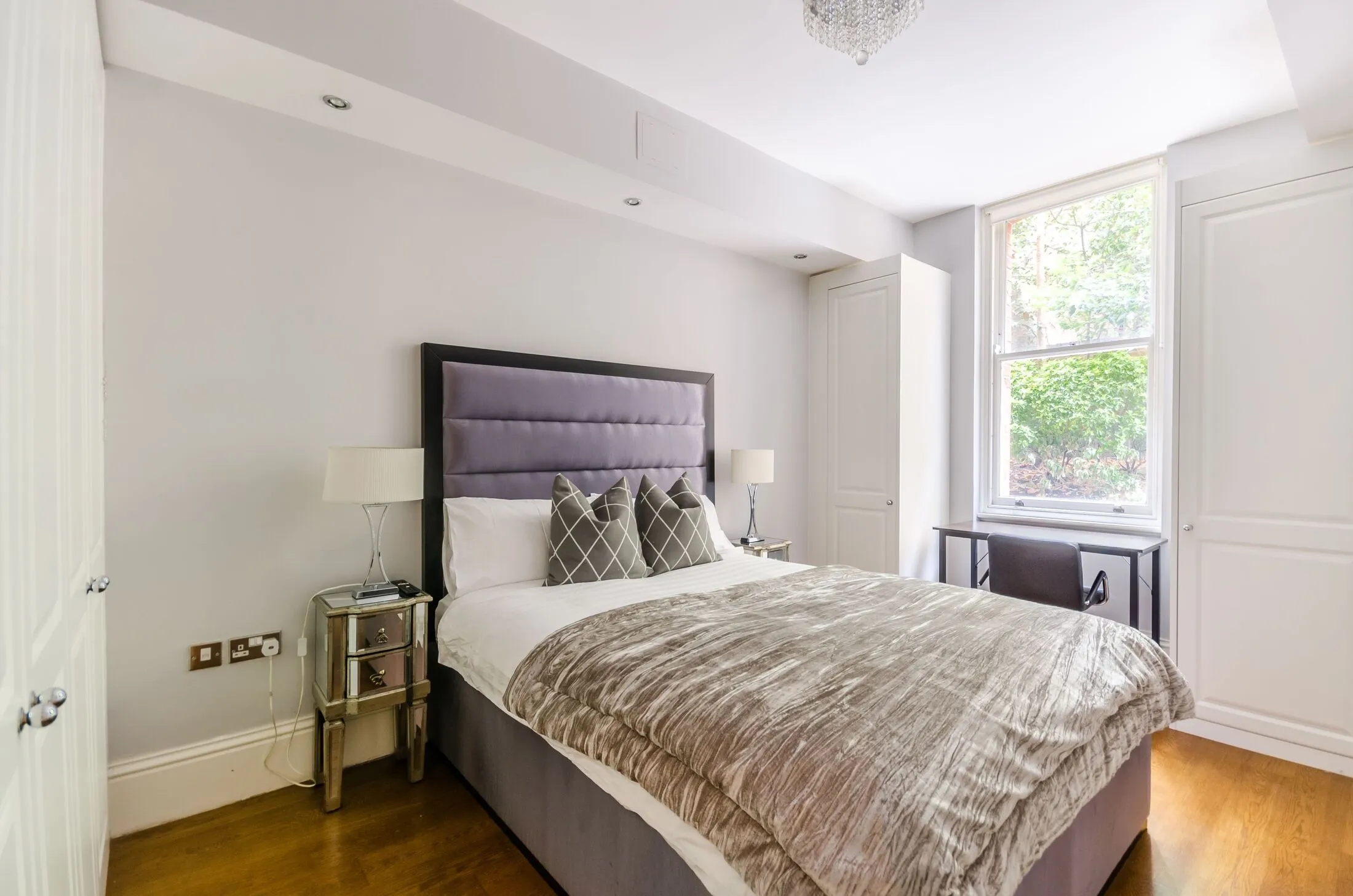 Flat Nevern Square in Greater London