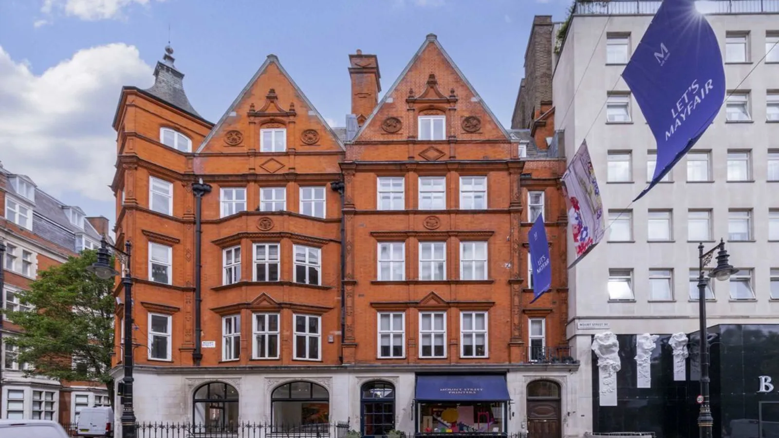 Flat Mount Street in City of Westminster
