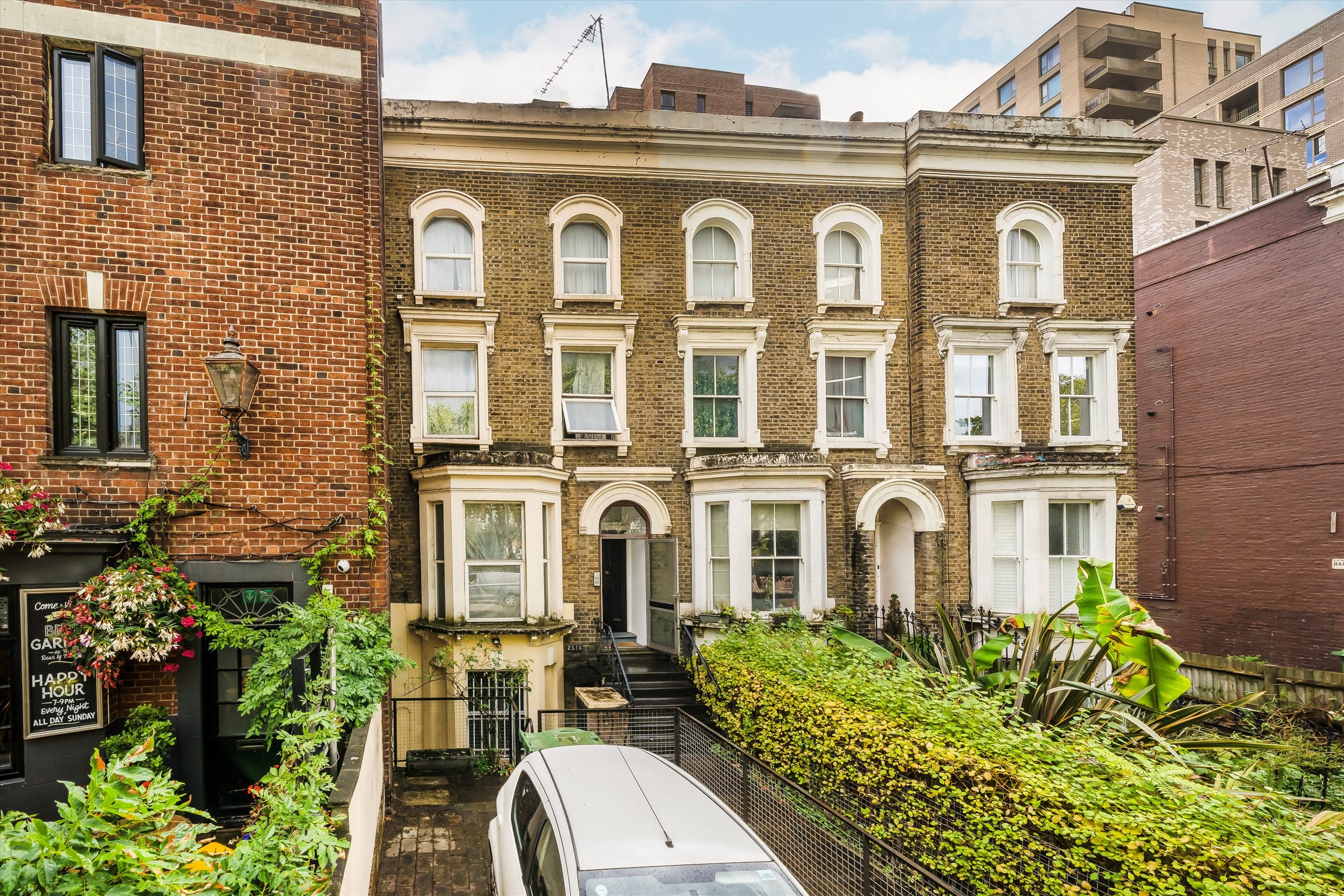 Flat Kennington Lane in Greater London