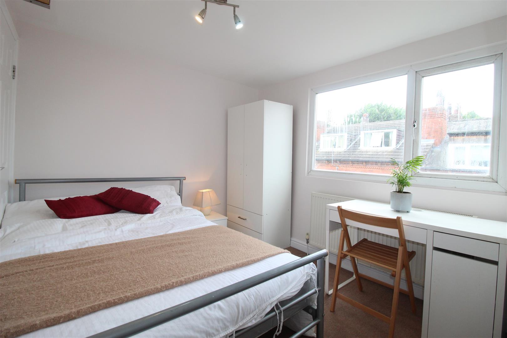 Room Vicarage Place in Leeds
