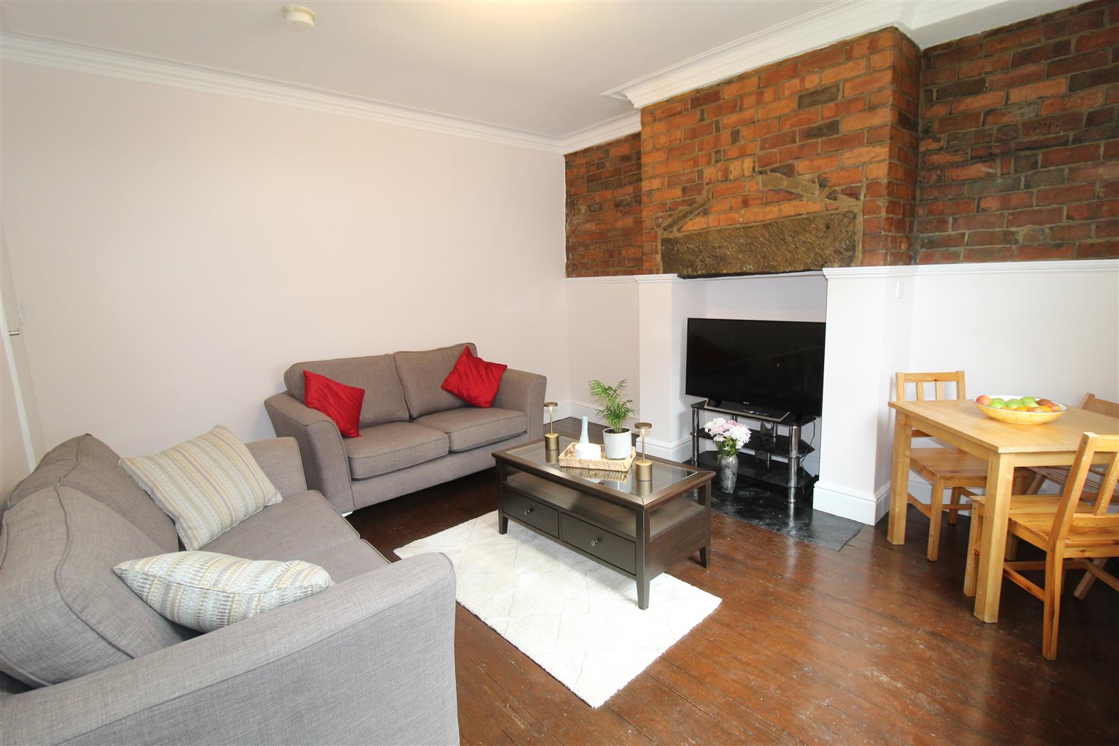 Room Vicarage Place in Leeds