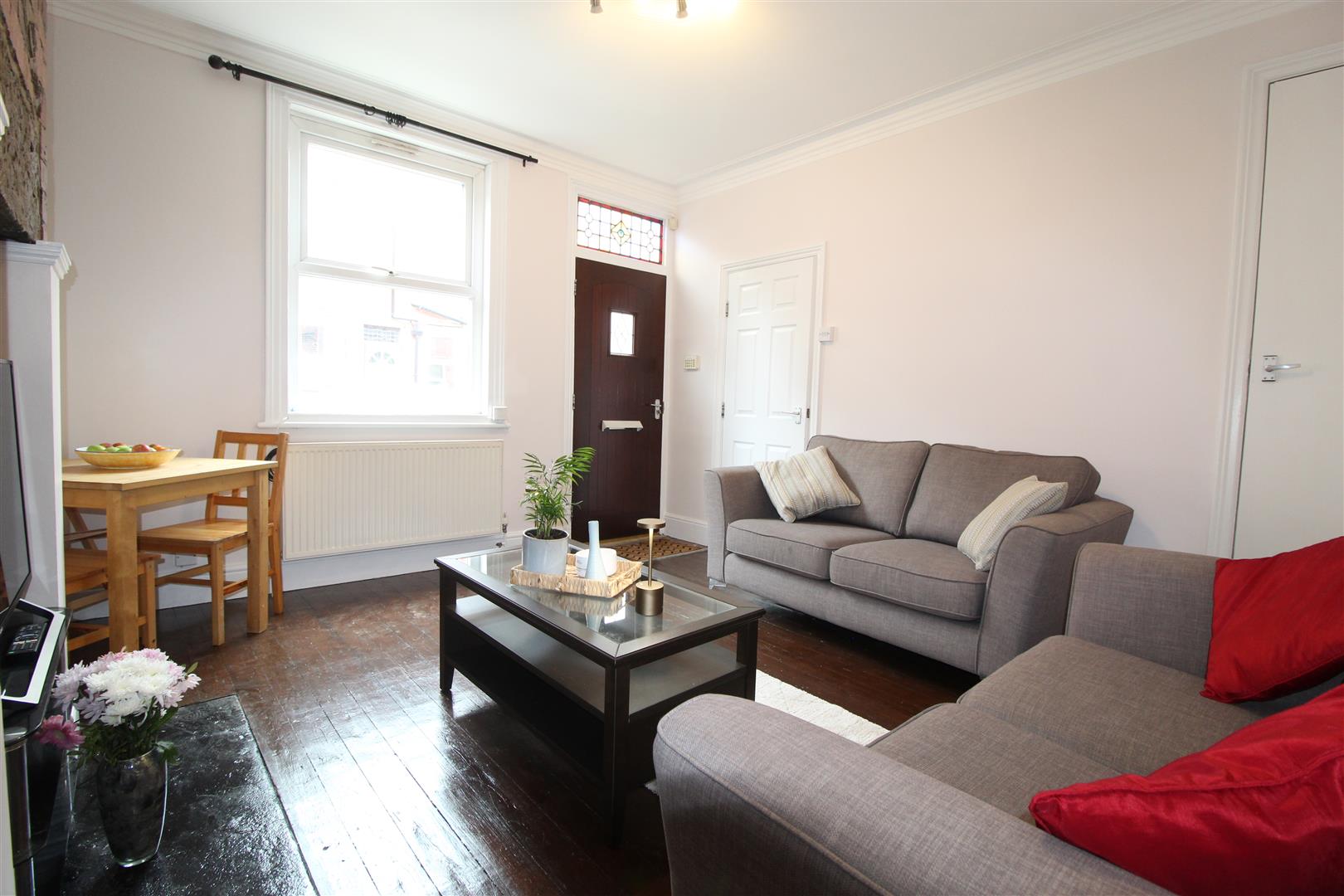 Room Vicarage Place in Leeds