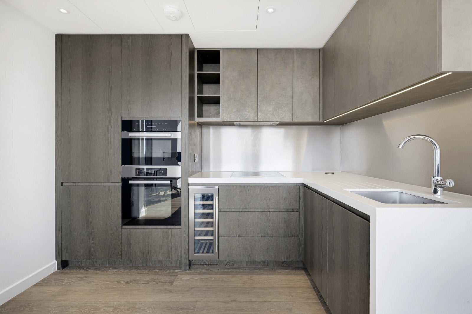 Flat Carnation Way in Greater London