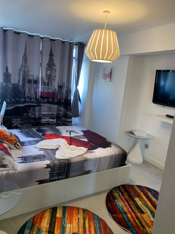Room Queensway in City of Westminster
