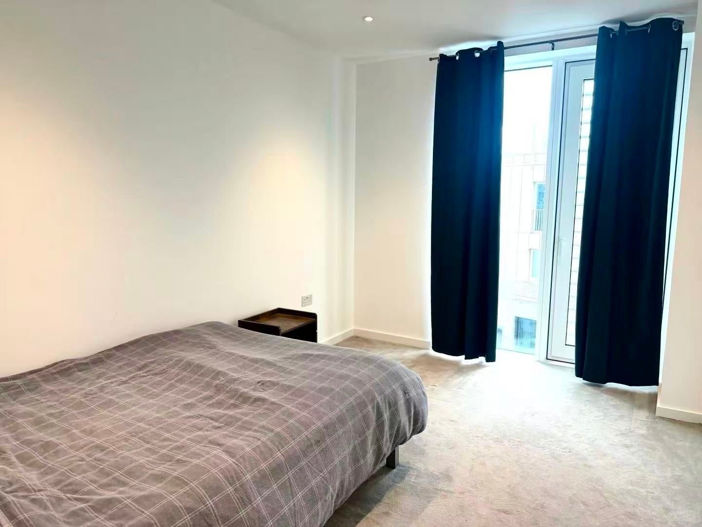 Flat Cendal Crescent in Greater London