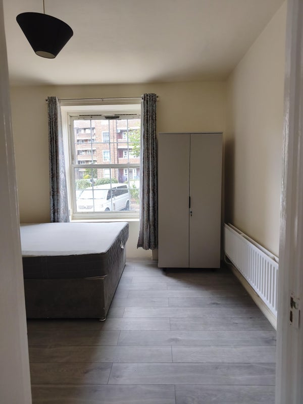 Room Rockingham Street in Greater London