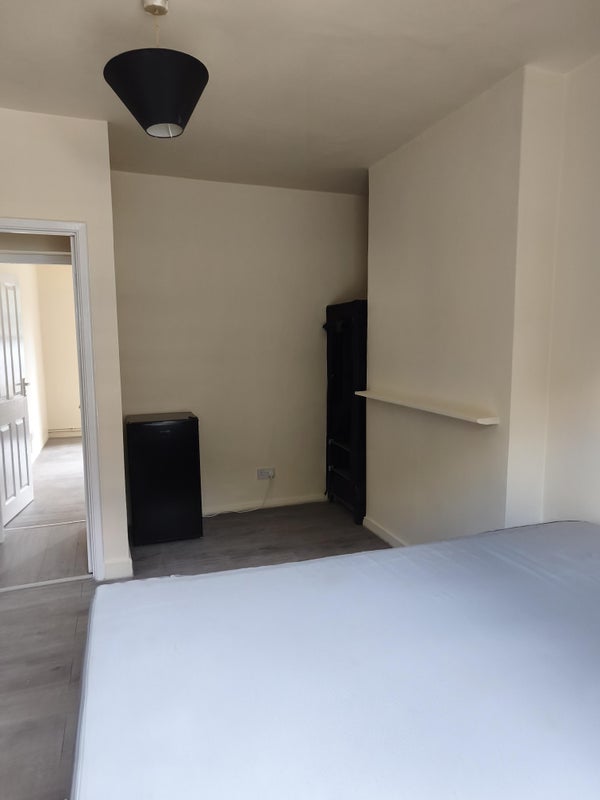 Room Rockingham Street in Greater London