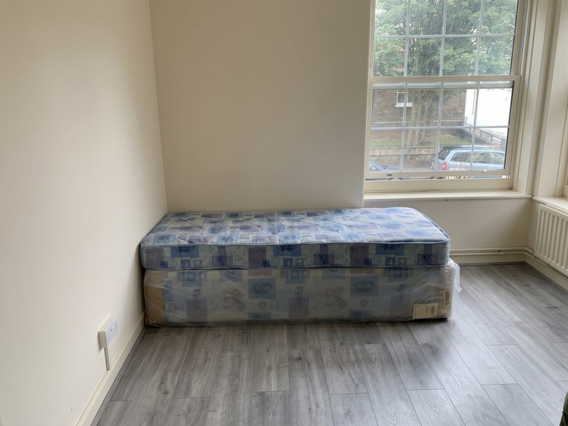 Room Rockingham Street in Greater London