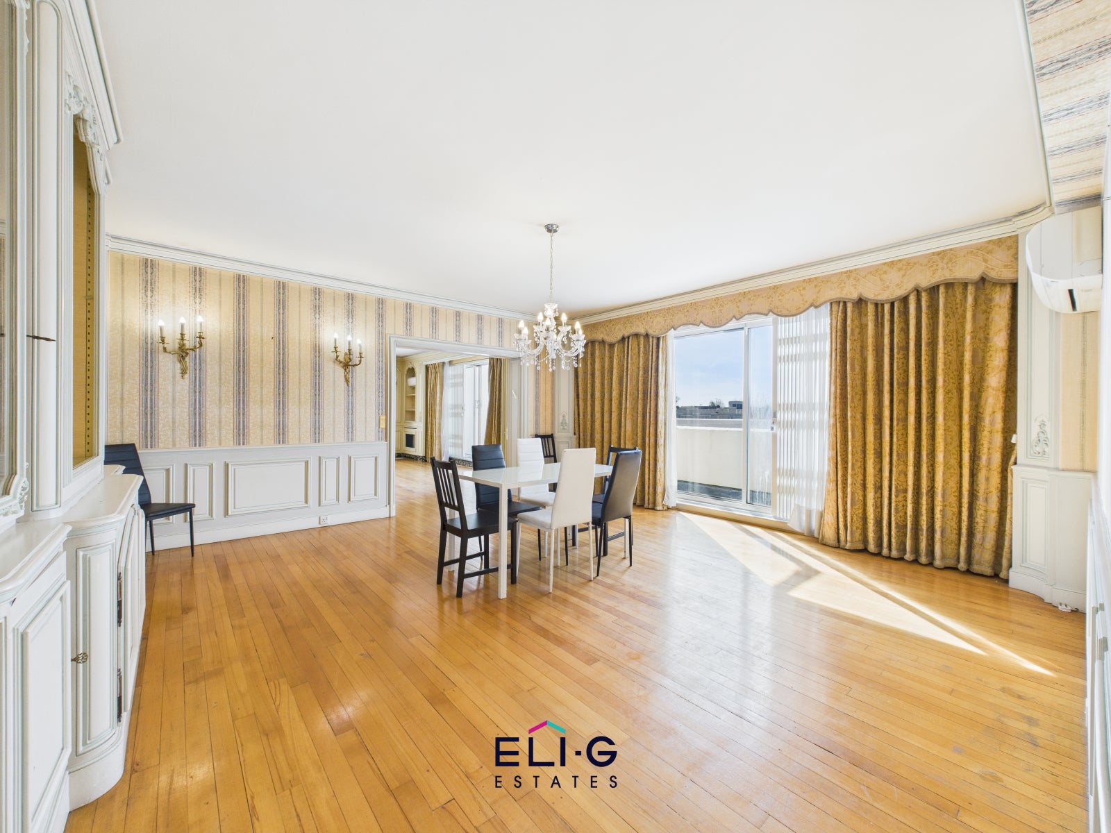 Flat Golders Green Road in Greater London