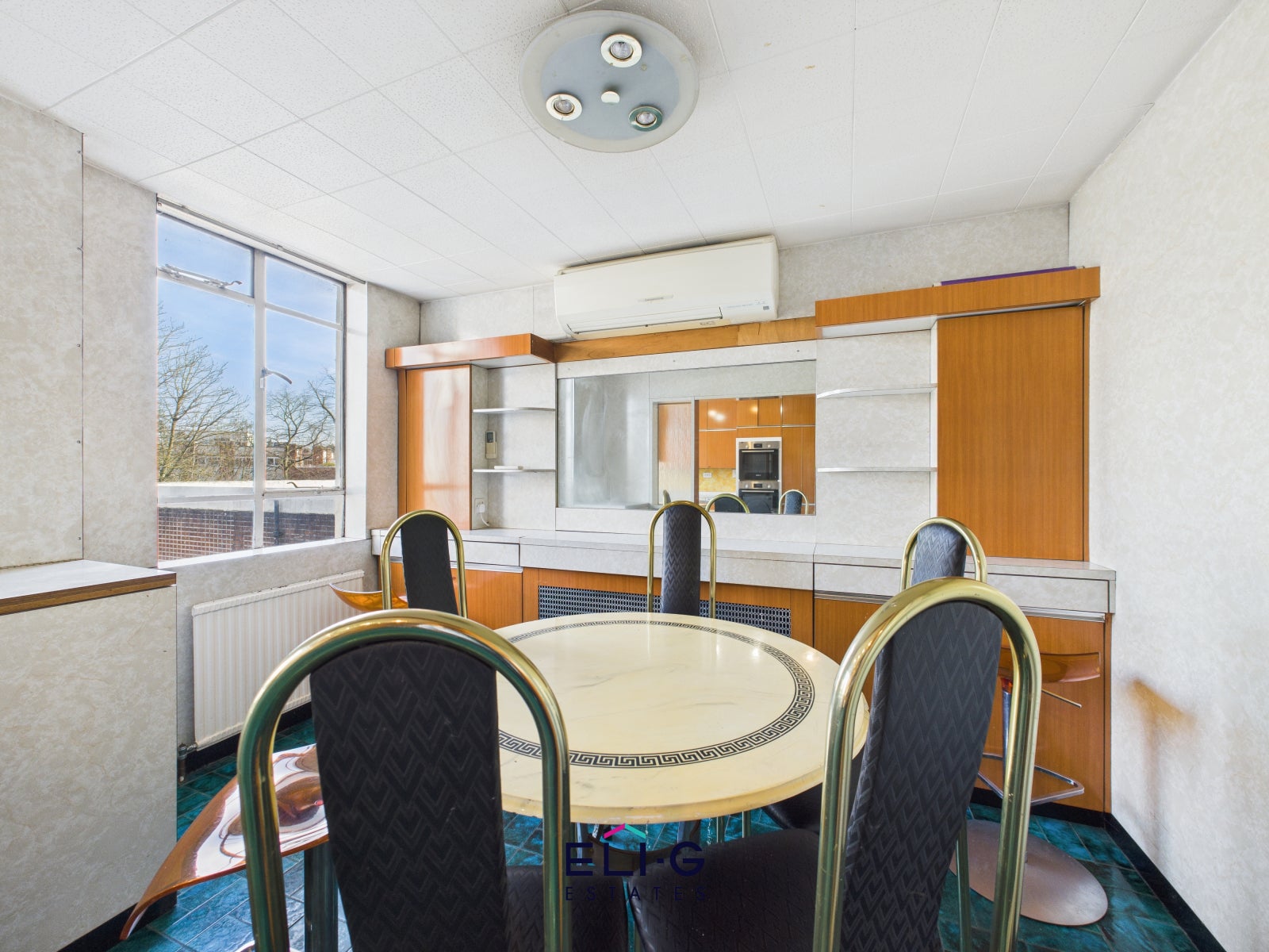 Flat Golders Green Road in Greater London