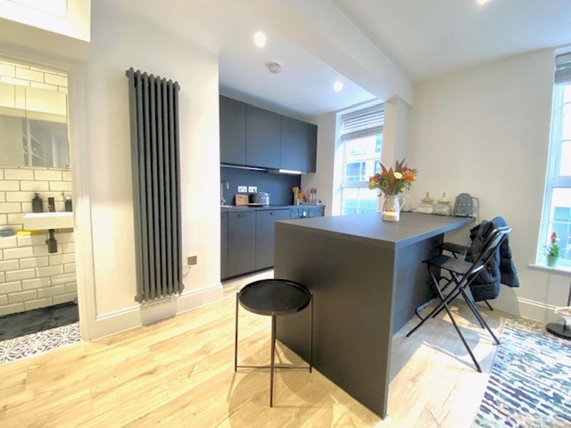 Flat Wentworth Street in Greater London