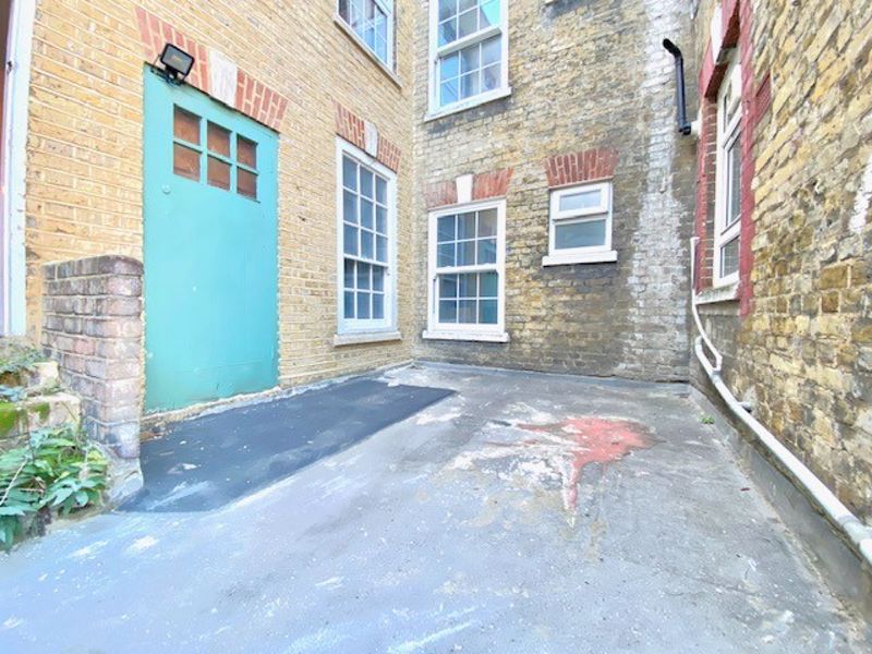 Flat Wentworth Street in Greater London