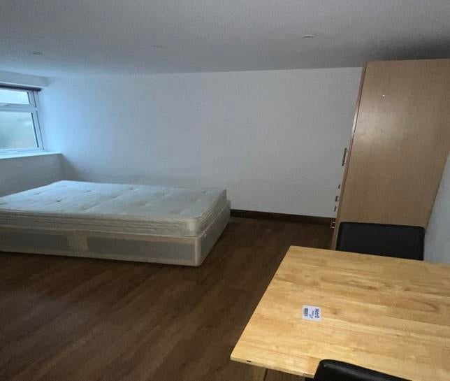 Flat Sunny Place in Greater London