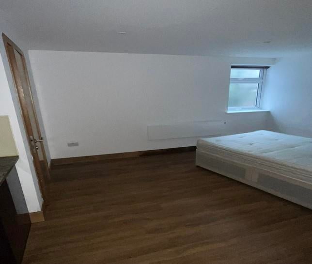 Flat Sunny Place in Greater London