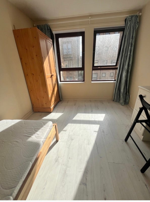 Room Lumsden Lane in Glasgow