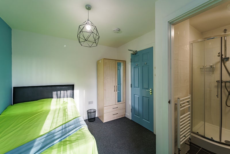 Room Charter Avenue in Coventry