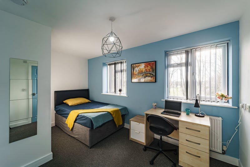 Room Charter Avenue in Coventry