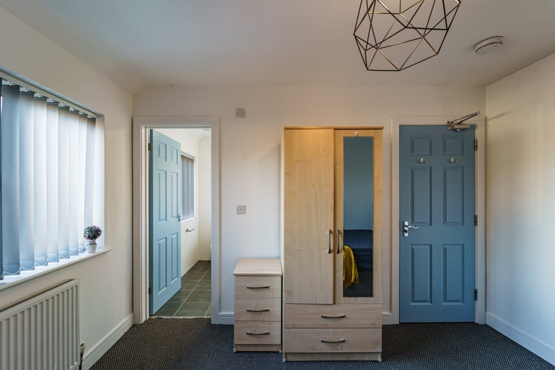 Room Charter Avenue in Coventry