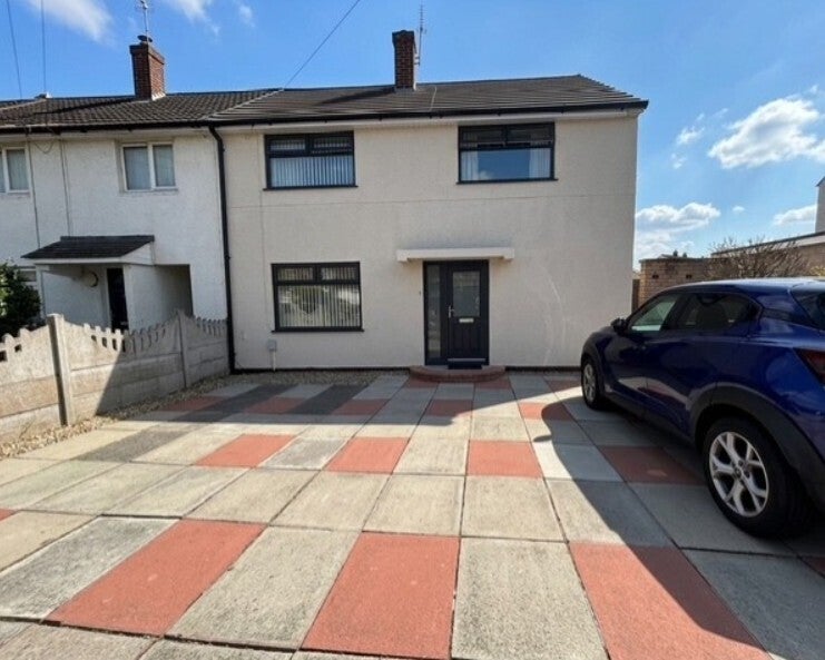House Crown Avenue in Widnes