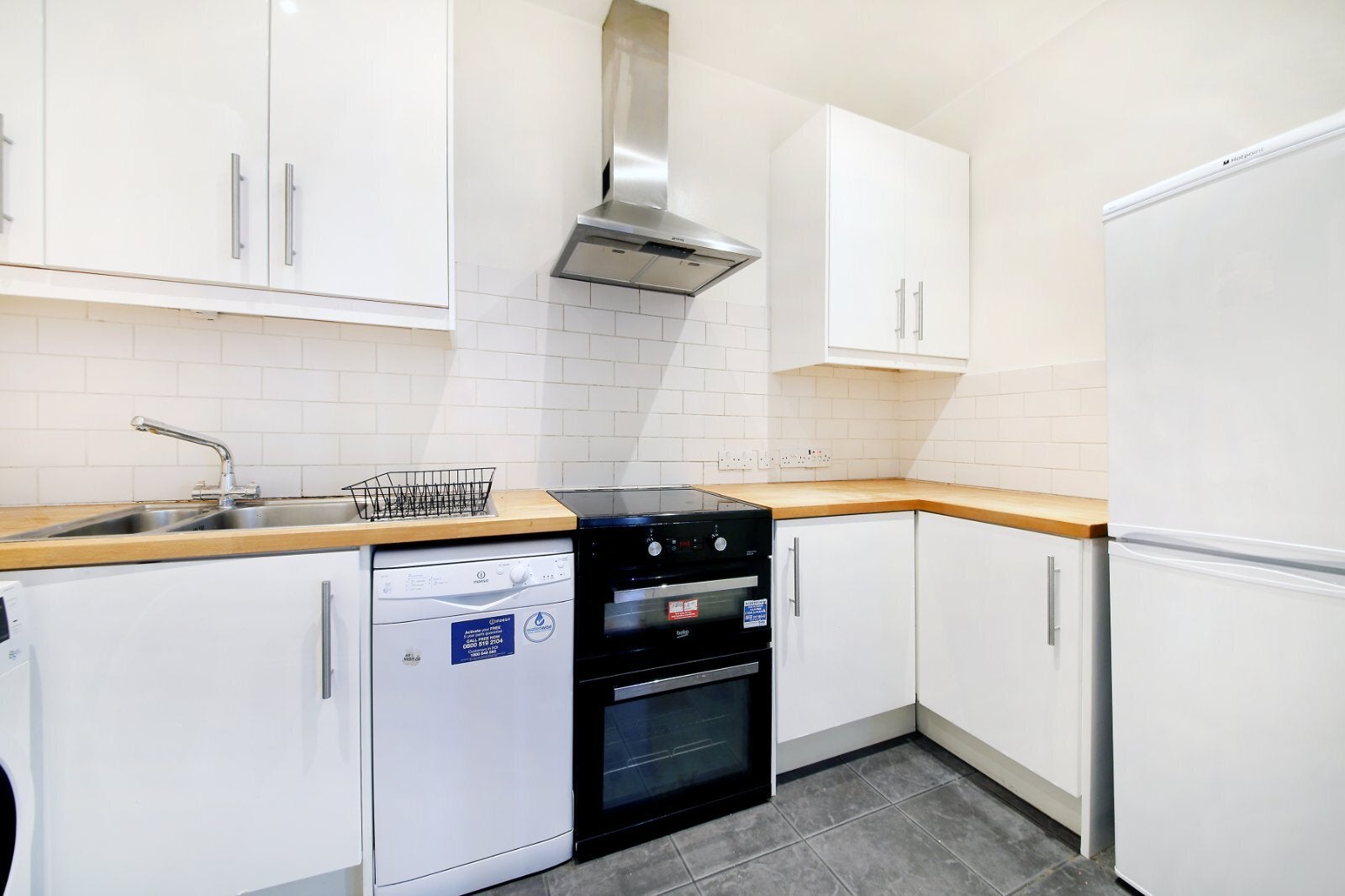 Flat Upper Richmond Road West in Greater London