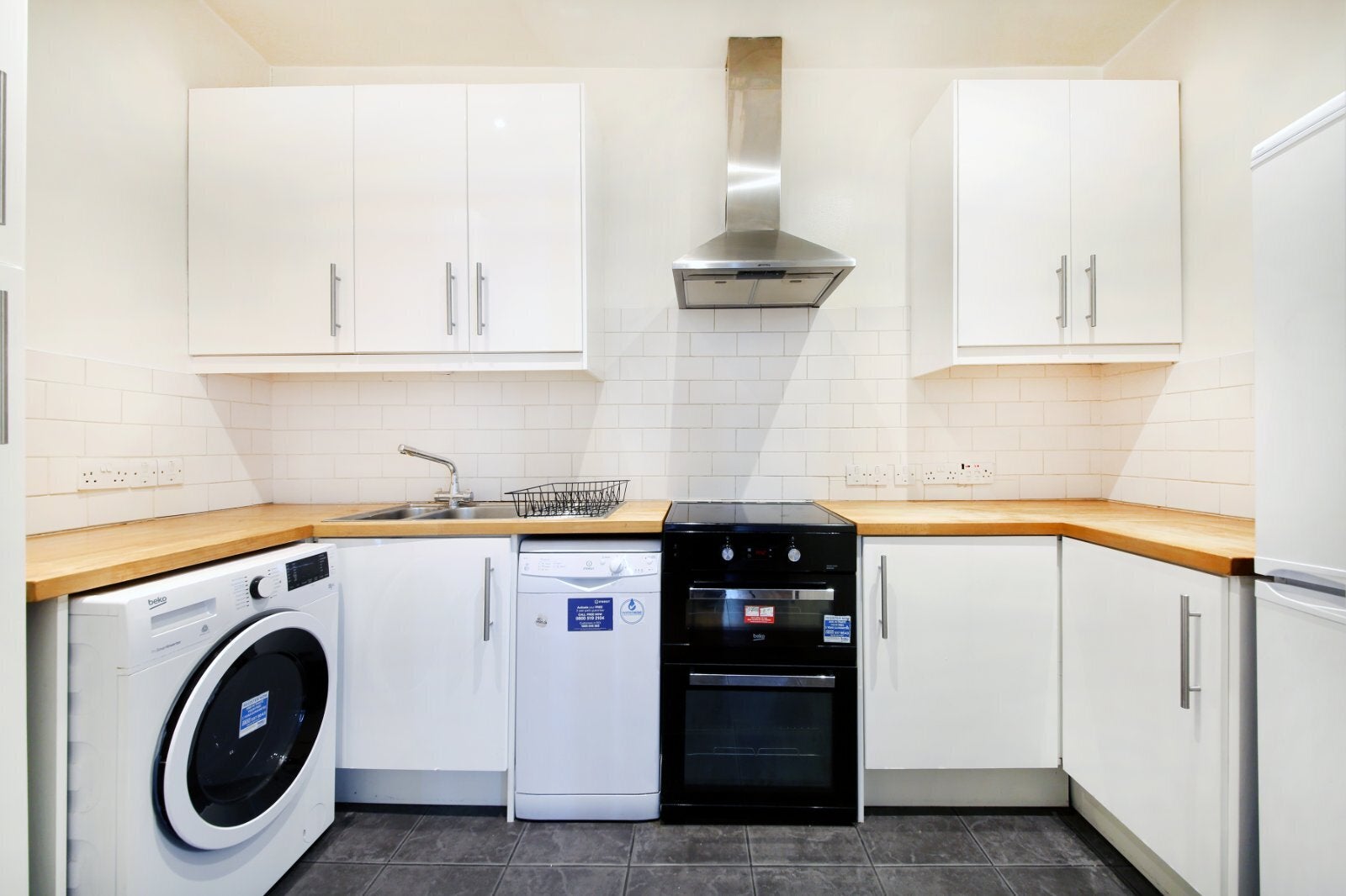 Flat Upper Richmond Road West in Greater London