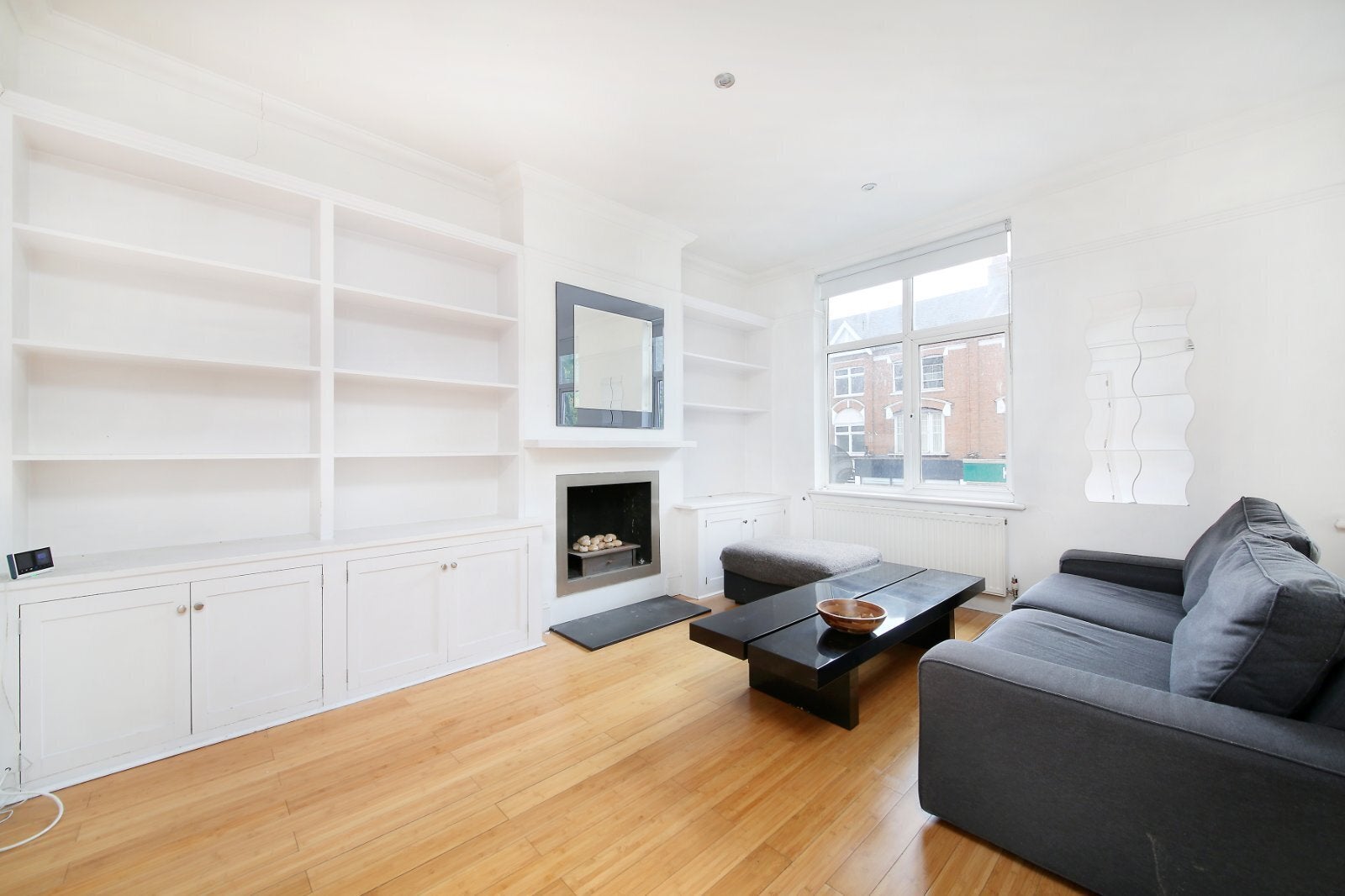 Flat Upper Richmond Road West in Greater London