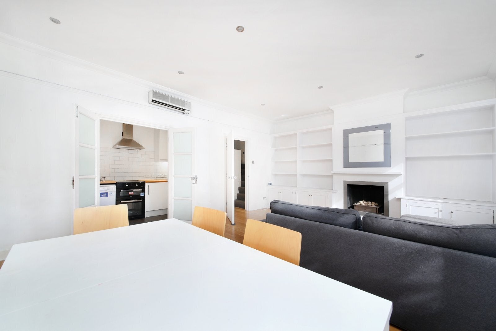 Flat Upper Richmond Road West in Greater London
